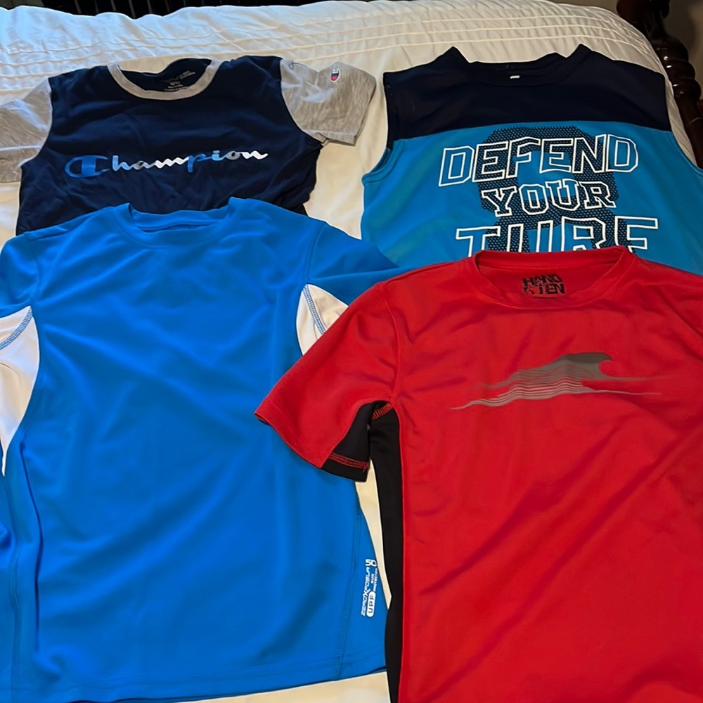 Set of 4 Athletic Shirts